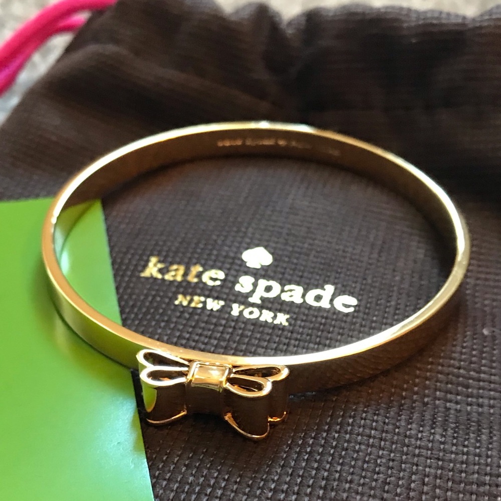 NWOT Gold Bow bangle